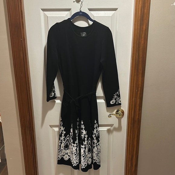 Black and White Fit and Flare Long Sleeve Dress - Picture 1 of 6